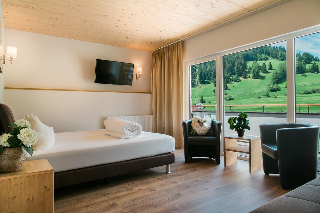 Alpenhotel Regina Наудерс Экстерьер фото